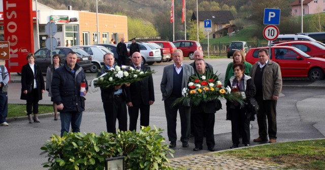 POLAGANJE VIJENCA KOD BISTE RUDOLFA PEREŠINA POVODOM NJEGOVA ROĐENDANA